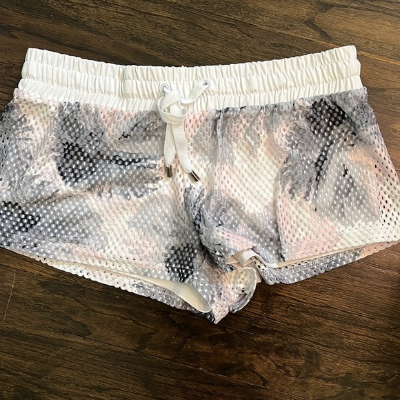 Bundle three pairs of Fabletics shorts - Picture 3 of 4